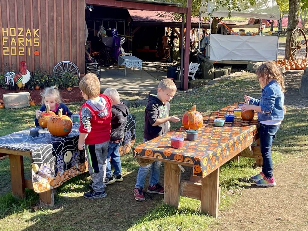 alt="pumpkin painting at Hozak Farms"